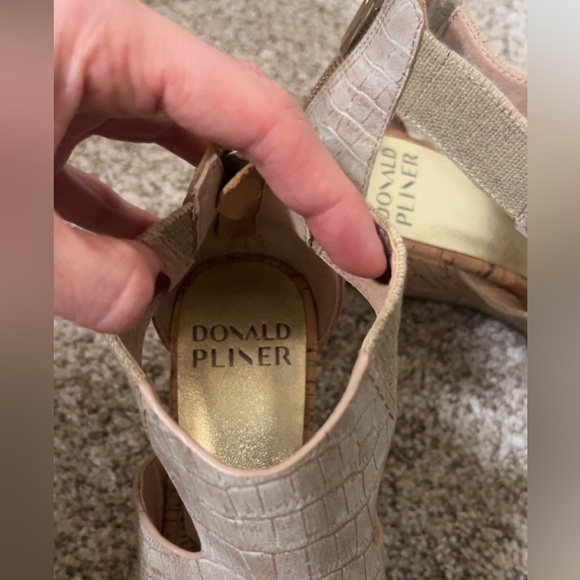 Donald J Pliner Wedge Sandal - Picture 7 of 13